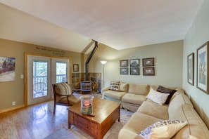 TV, fireplace, DVD player, books