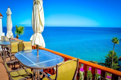 H1858: Gorgeous Villa + Panoramic Ocean Views + 2 Balconies +Golf Cart + BBQ