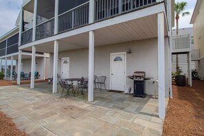 Outdoor dining - 3br/3ba River Views Pool and Dock Access~ River Walk (Folly Beach)