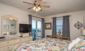 3 bedrooms, in-room safe, iron/ironing board, travel cot