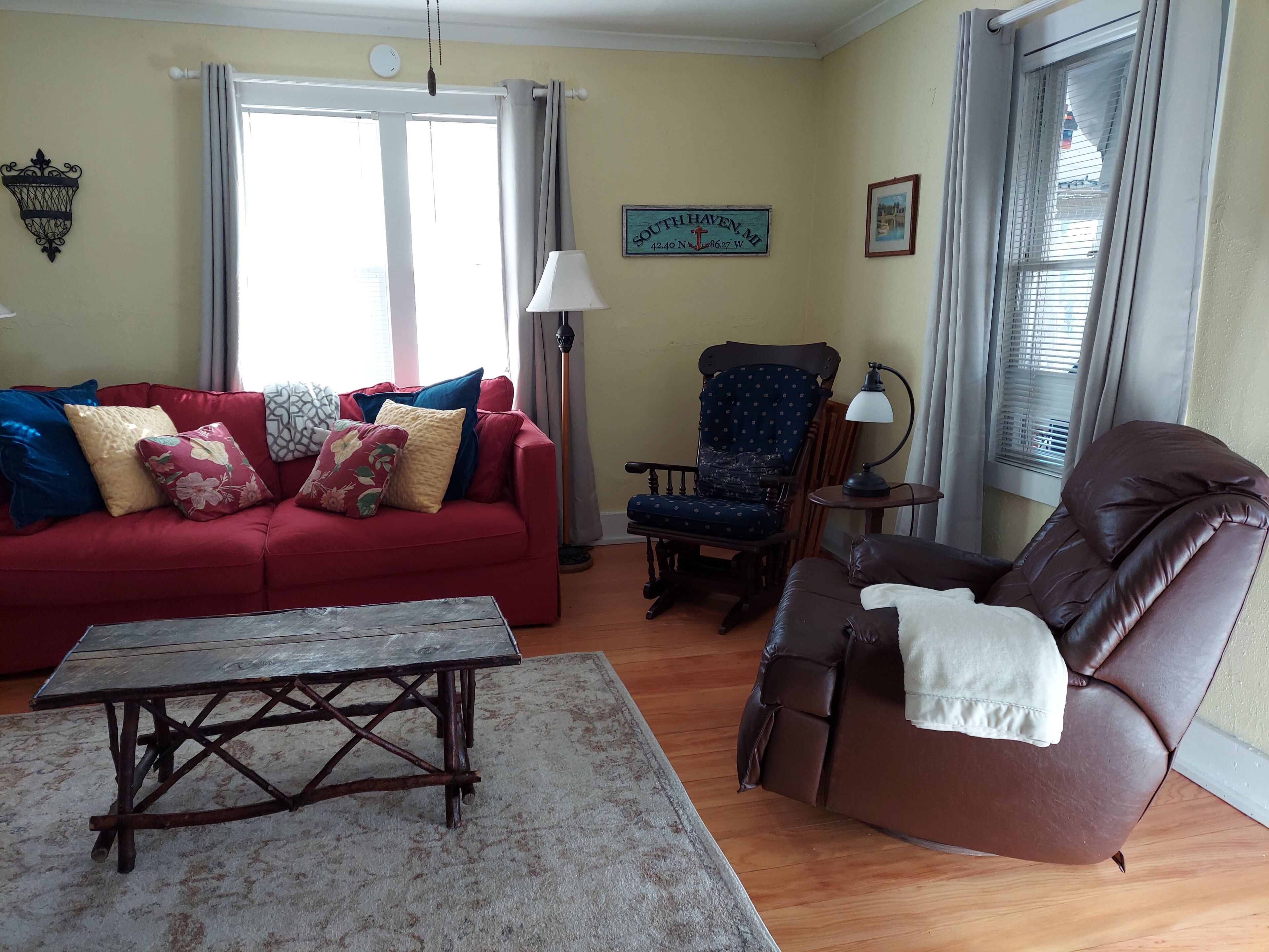 TV, fireplace, DVD player, books