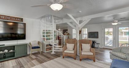 Texas-Sized Family Retreat Near the Jetty and Beaches in Port Aransas TX!