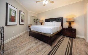 2 makuuhuonetta, silitysrauta/-lauta, ilmainen Wi-Fi, vuodevaatteet