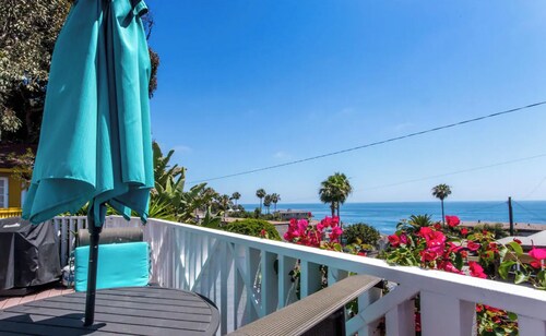 Sea View Laguna Cottage, Walk to Beach & Village, Fully-Equipped!