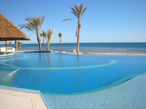 حمّام سباحة خارجي