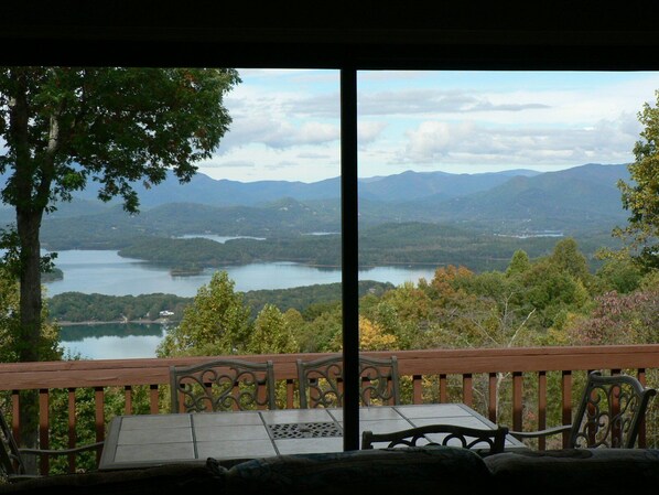 Outdoor dining - 'Eye Candy' Breathtaking Mountain and Lake Views! Hot Tub (Hiawassee)
