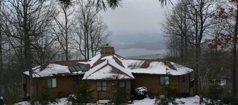 'Eye Candy' Breathtaking Mountain and Lake Views! Hot Tub