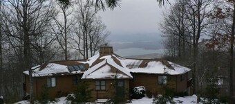 'Eye Candy' Breathtaking Mountain and Lake Views! Hot Tub