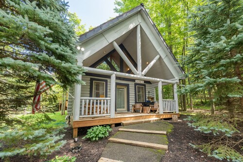 Dog Friendly Deep Creek Hideaway w/ Fireplace