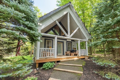 Dog Friendly Deep Creek Hideaway w/ Fireplace