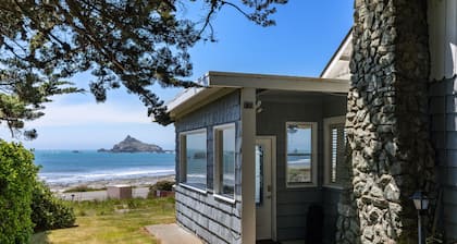 Coastal Cove Beach Bungalow! Promenades sur la plage, observation des baleines, Agate Chasse & More!