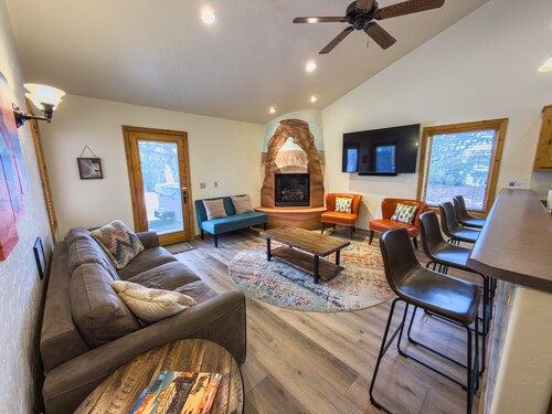 Beautiful Desert Wind Townhome in Moab with 2 Master Suites. Recently updated!
