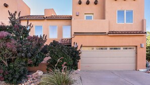 Exterior - Beautiful Desert Wind Townhome in Moab with 2 Master Suites. Recently updated! (Moab)