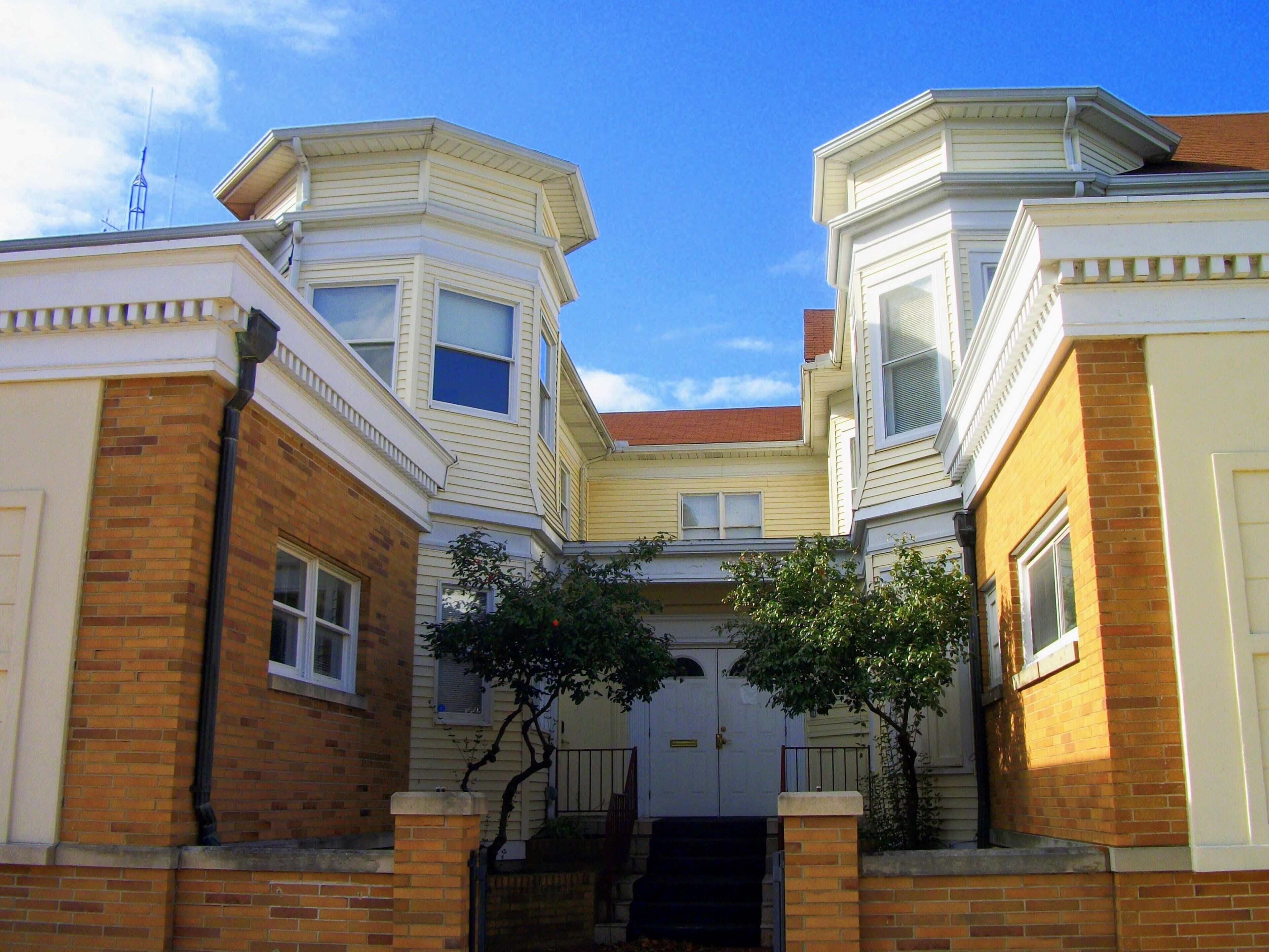 ☆Classic Downtown Mansion☆ Shared Space with Private Suite