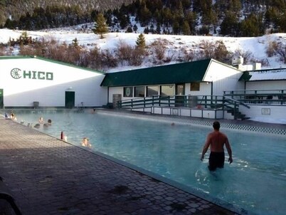 30 Miles from Yellowstone Park! View is Breathtaking!