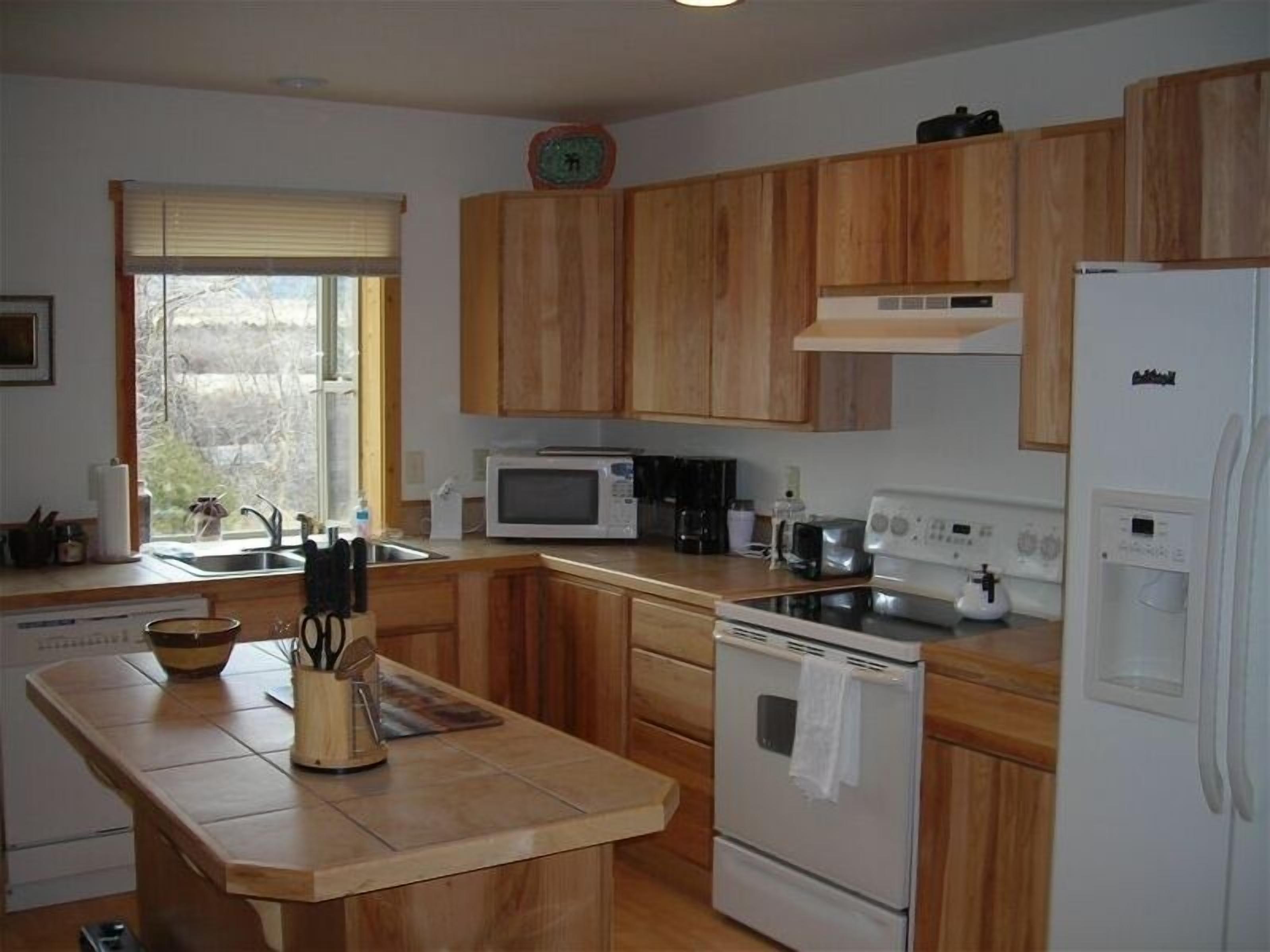 雪櫃、微波爐、焗爐、爐具