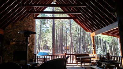 5 bedrooms! Beautiful Mountain Retreat 