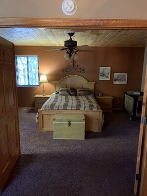 5 bedrooms, travel cot, WiFi, bed sheets