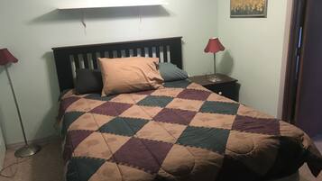 4 bedrooms, iron/ironing board, free WiFi, bed sheets