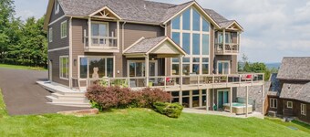 Dog Friendly Ski-In/Out Chalet w/ Views & Hot Tub