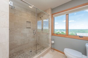 Douche, serviettes fournies