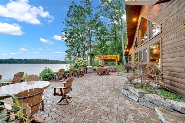 تناول الطعام بالخارج