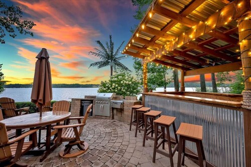 Log Cabin on Private 8 acre ISLAND!