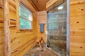 Combined shower/bathtub, hair dryer - Log Cabin on Private 8 acre ISLAND! (Lupton)