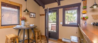 Condo with community hot tub & spectacular location - Glacier Family Retreat