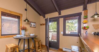 Condo with community hot tub & spectacular location - Glacier Family Retreat