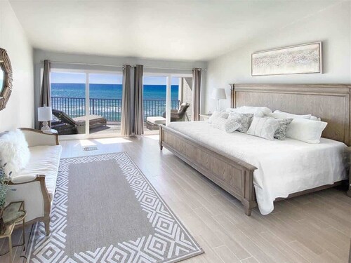 Gulf Front - Beach Chairs* Endless Views