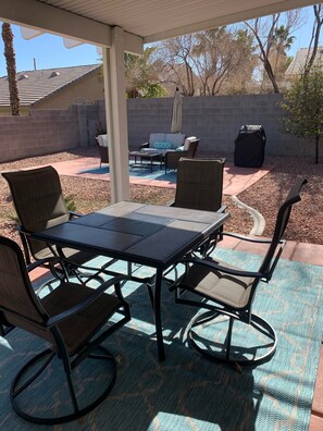 屋外ダイニングエリア