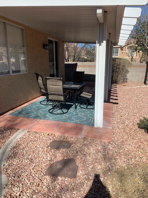 屋外ダイニングエリア