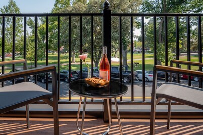 Paso Park Suite 201-Distinctive Balcony Suite Right in Downtown Paso Robles!