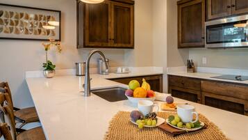 Microwave, dishwasher, coffee/tea maker, toaster