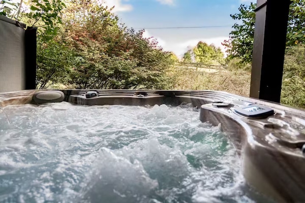 Outdoor spa tub