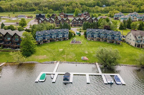 Beautiful Lakefront Gem Near Wisp & Dining