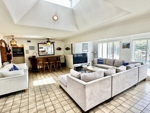 Smart TV, books, stereo