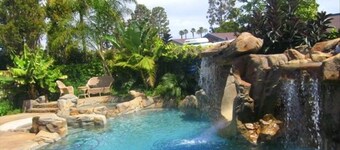4DAY & HOLIDAY DEAL! POOL+SPA+SLIDE! WALK TO BEACH, CLOSE TO DISNEY NO CROWDS!