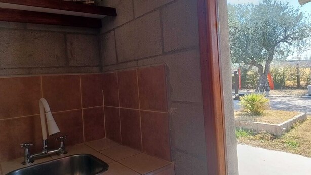 Unclassified image, 1 of 22, button - Nelumbo Petit Chalet (San Rafael)
