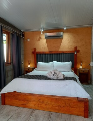 1 bedroom, down comforters, individually decorated - Nelumbo Petit Chalet (San Rafael)