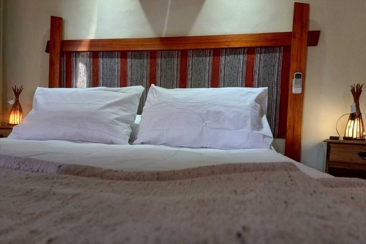 1 bedroom, premium bedding, desk, laptop workspace