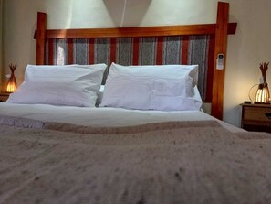 1 bedroom, premium bedding, desk, laptop workspace - Nelumbo Petit Chalet (San Rafael)