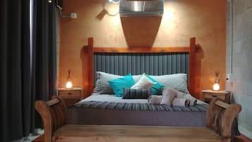 1 habitación, cubrecamas, decoración personalizada y muebles diferentes