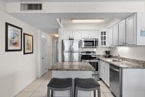 Refrigerador, microondas, horno y lavavajillas 