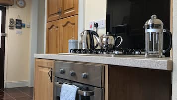 Microwave, dishwasher, coffee/tea maker, cookware/dishes/utensils