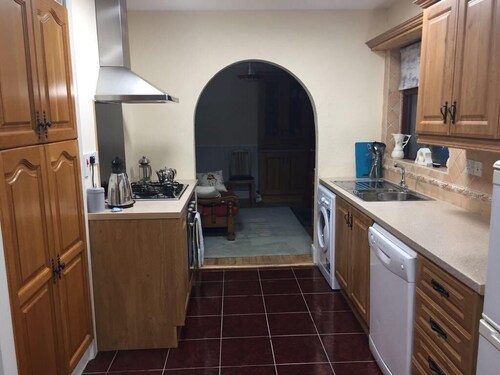 Gateway to the Wild Atlantic Way and Causeway Coast. Pet friendly town home.