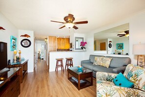 Smart TV, DVD player, books, video library - Spectacular Oceanfront Views  (Maalaea)