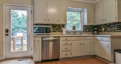 Grey Eagle Cottage - ** kylpytynnyri, kävelymatka keskustaan, polkupyöriä saatavilla, palo-kuoppa **