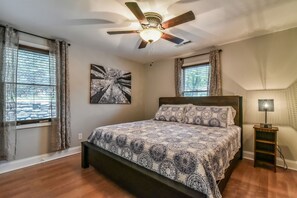 3 bedrooms, iron/ironing board, free WiFi, bed sheets - Grey Eagle Cottage with Hot Tub in Black Mountain (Black Mountain)